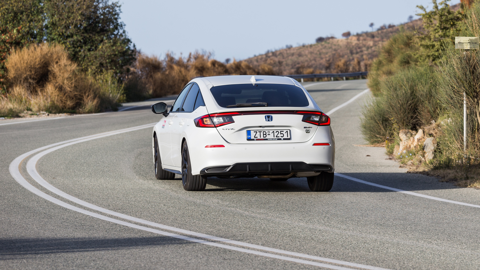 Honda Civic e:HEV: Υβριδικό και σπορτίφ με 184 ίππους